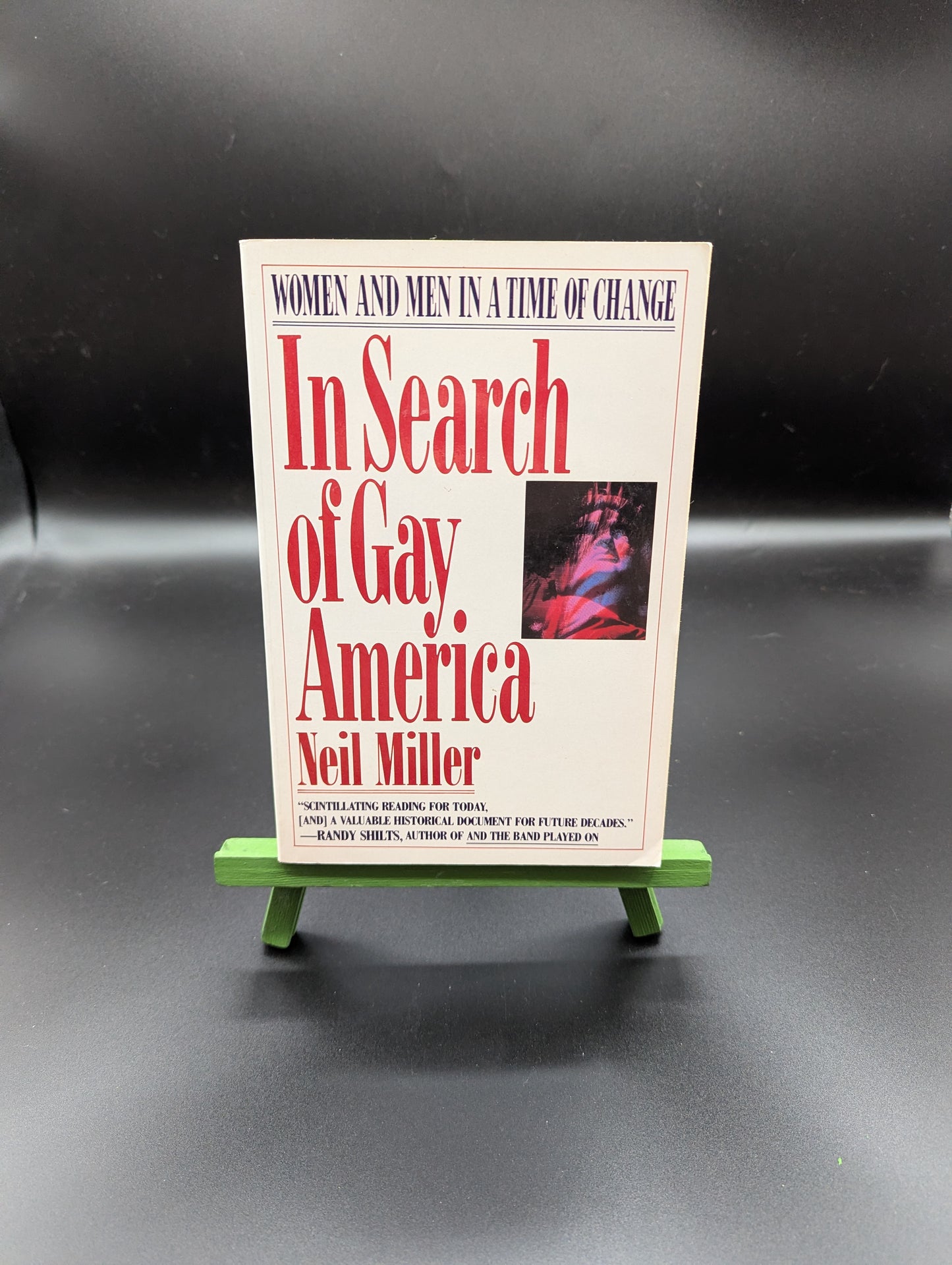 In Search of Gay America : Men and Women at a Time of Change