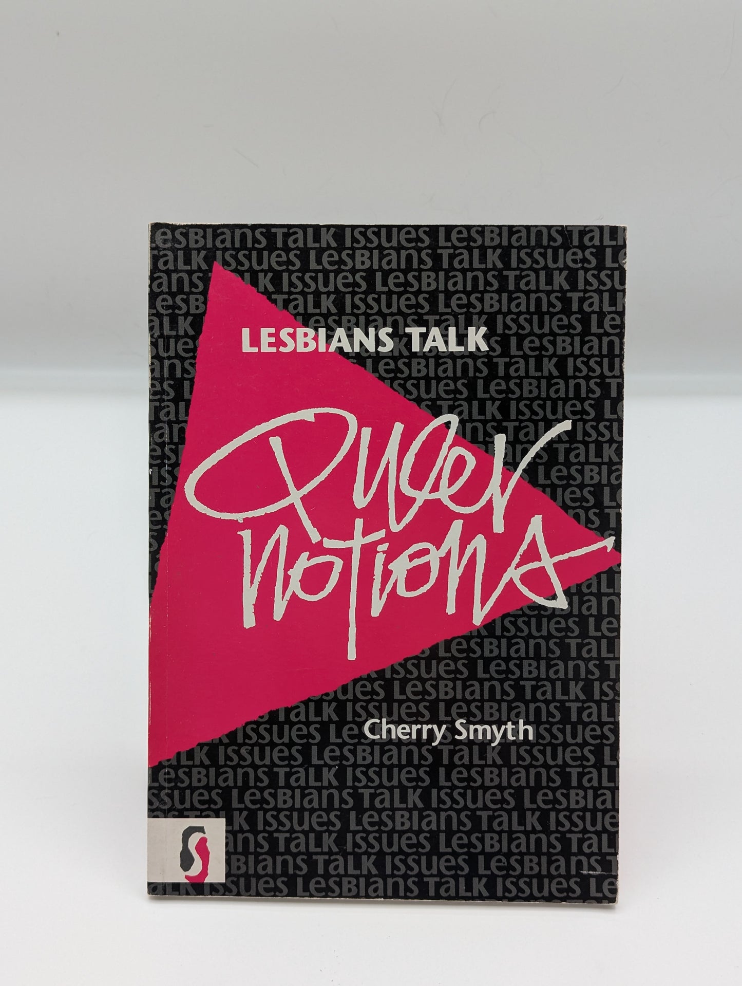 Lesbians Talk : Queer Notions