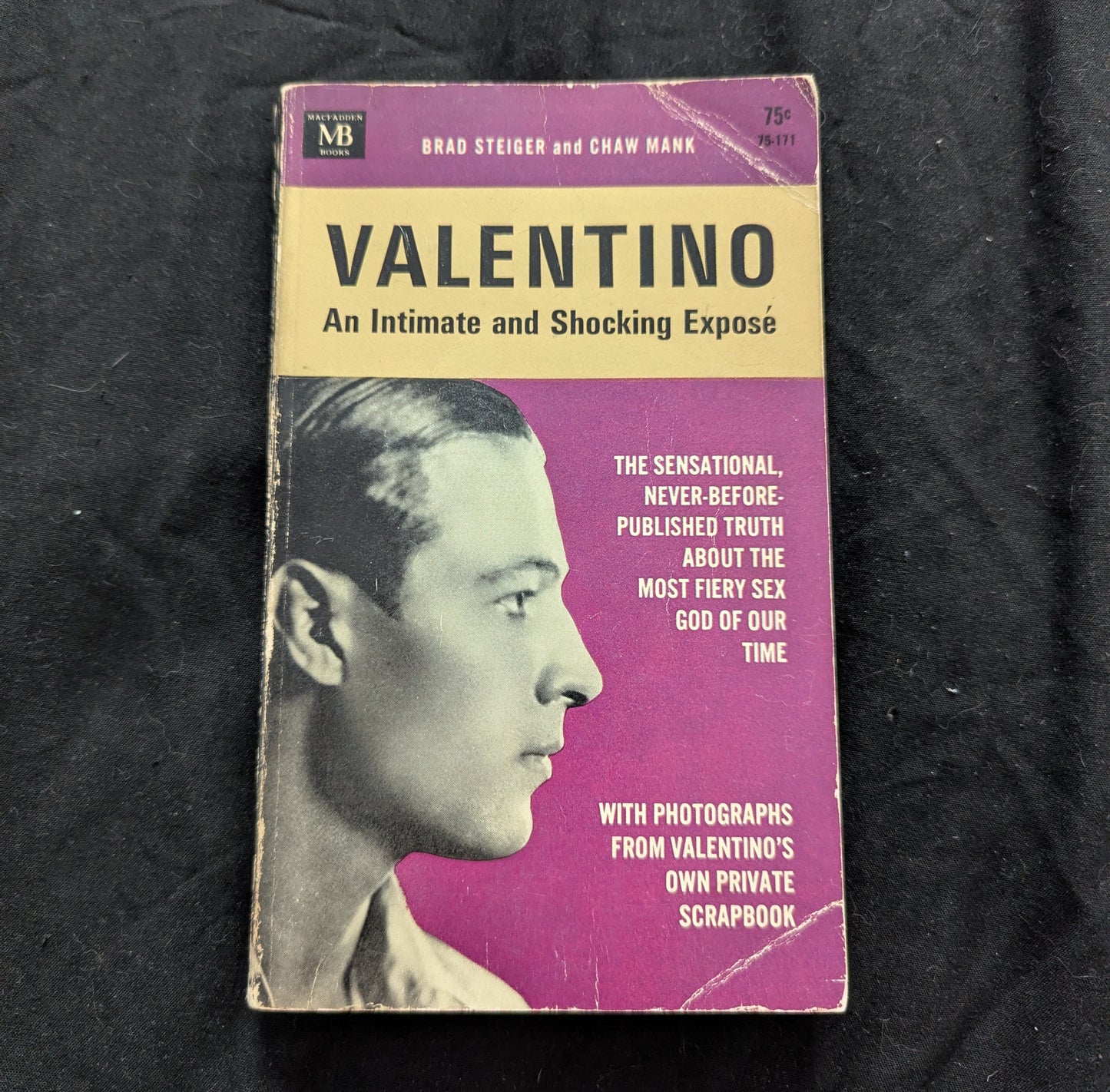 Valentino : An Intimate and Shocking Expose