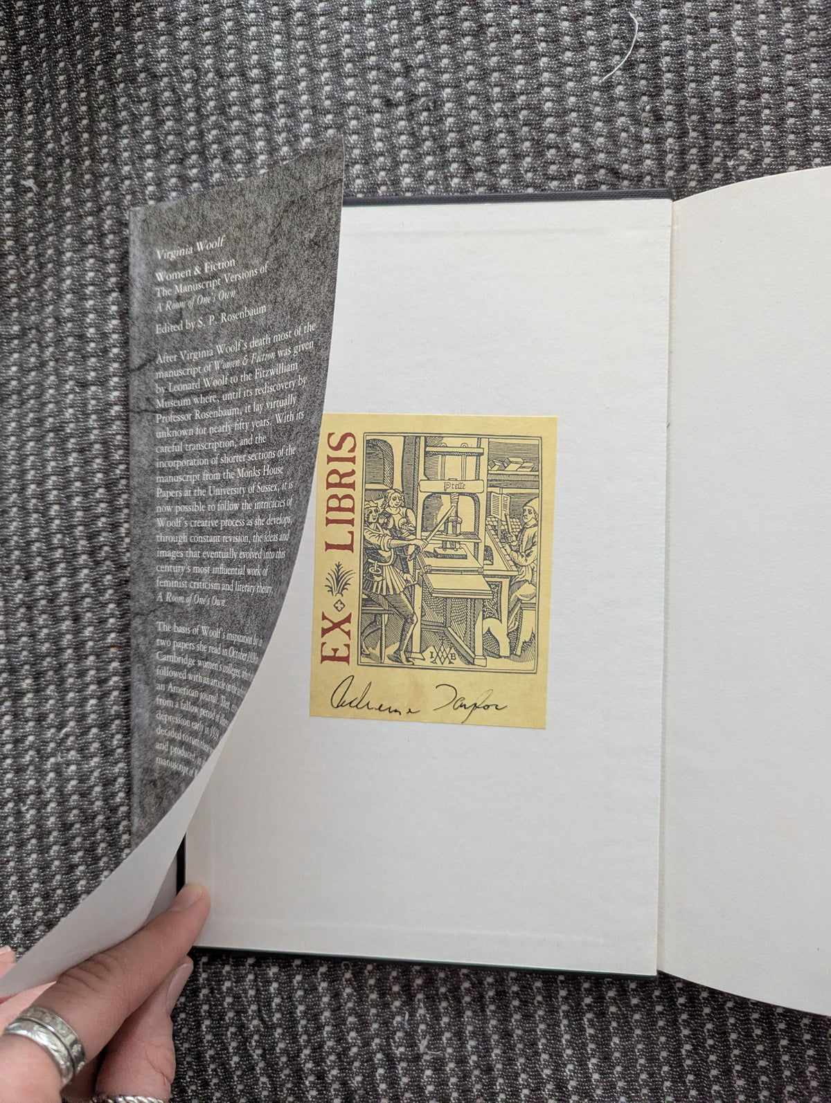 Women & Fiction : The Manuscript Versions of A Room Of One's Own